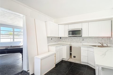 Villa ou maison à vendre à New Port Richey, Floride: 2 chambres, 99.22 m2 № 2143266 - photo 8