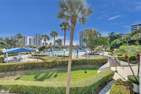 Condominio en venta en Hallandale Beach, Florida, 1 dormitorio, 88.26 m2 № 2052015 - foto 18