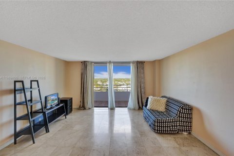 Condominio en venta en Hallandale Beach, Florida, 1 dormitorio, 88.26 m2 № 2052015 - foto 7
