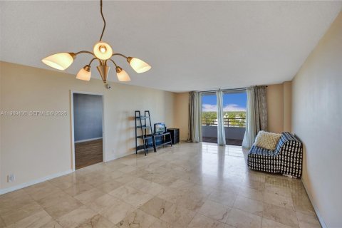 Condominio en venta en Hallandale Beach, Florida, 1 dormitorio, 88.26 m2 № 2052015 - foto 4