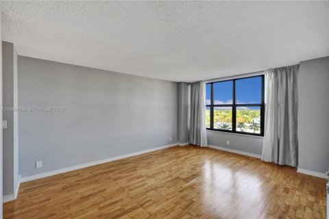 Condominio en venta en Hallandale Beach, Florida, 1 dormitorio, 88.26 m2 № 2052015 - foto 10