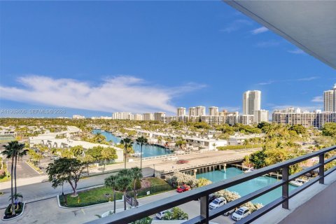 Condominio en venta en Hallandale Beach, Florida, 1 dormitorio, 88.26 m2 № 2052015 - foto 3