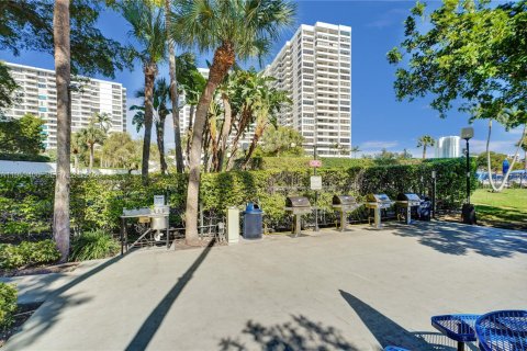 Condominio en venta en Hallandale Beach, Florida, 1 dormitorio, 88.26 m2 № 2052015 - foto 22