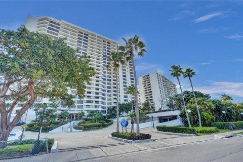 Condominio en venta en Hallandale Beach, Florida, 1 dormitorio, 88.26 m2 № 2052015 - foto 2