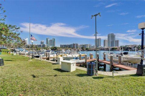 Condominio en venta en Hallandale Beach, Florida, 1 dormitorio, 88.26 m2 № 2052015 - foto 21