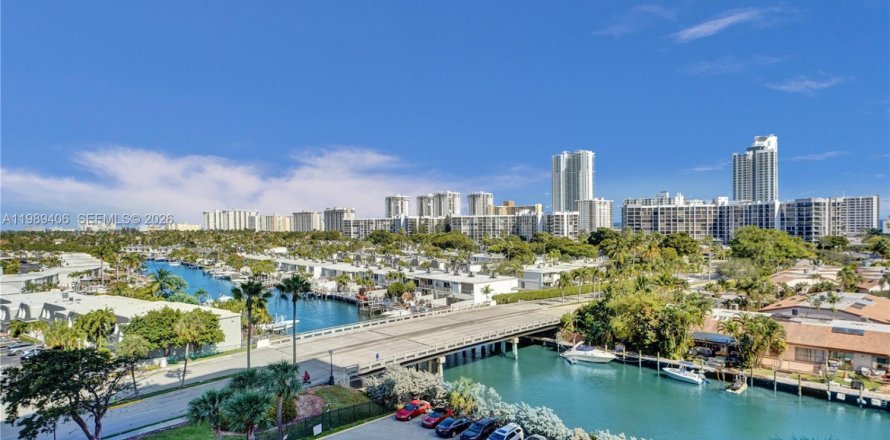 Condominio en Hallandale Beach, Florida, 1 dormitorio № 2052015