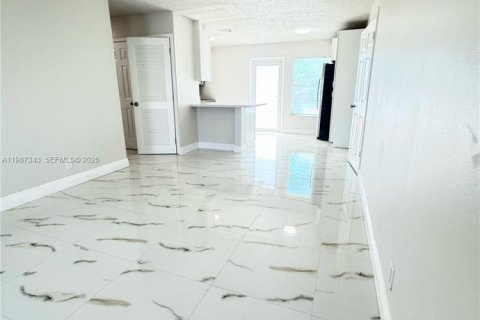 Casa en alquiler en North Lauderdale, Florida, 3 dormitorios, 88.91 m2 № 2051148 - foto 4