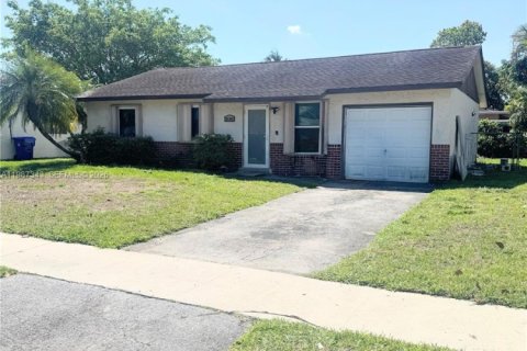 Casa en North Lauderdale, Florida 3 dormitorios, 88.91 m2 № 2051148