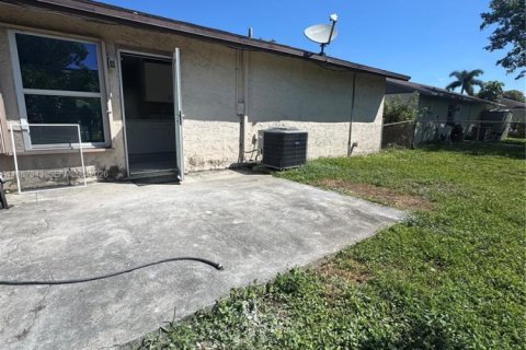 Casa en alquiler en North Lauderdale, Florida, 3 dormitorios, 88.91 m2 № 2051148 - foto 22