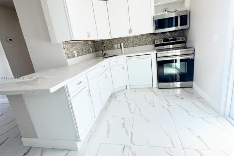 Casa en alquiler en North Lauderdale, Florida, 3 dormitorios, 88.91 m2 № 2051148 - foto 9