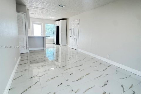 Casa en alquiler en North Lauderdale, Florida, 3 dormitorios, 88.91 m2 № 2051148 - foto 3