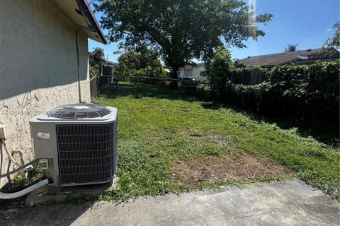 Casa en alquiler en North Lauderdale, Florida, 3 dormitorios, 88.91 m2 № 2051148 - foto 21