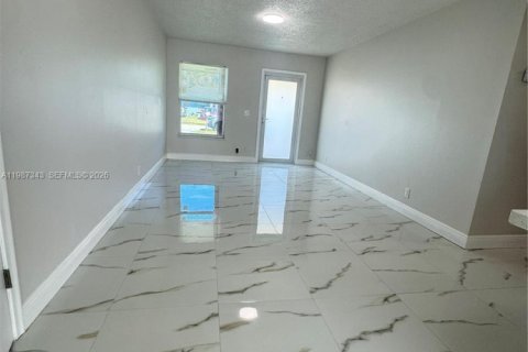 Casa en alquiler en North Lauderdale, Florida, 3 dormitorios, 88.91 m2 № 2051148 - foto 5