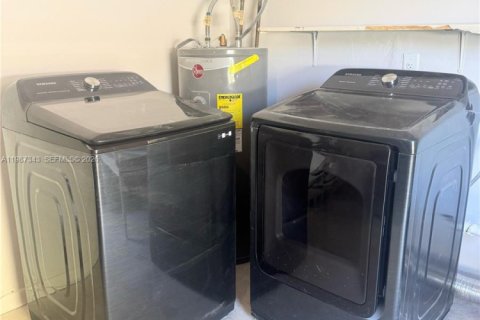 Casa en alquiler en North Lauderdale, Florida, 3 dormitorios, 88.91 m2 № 2051148 - foto 25