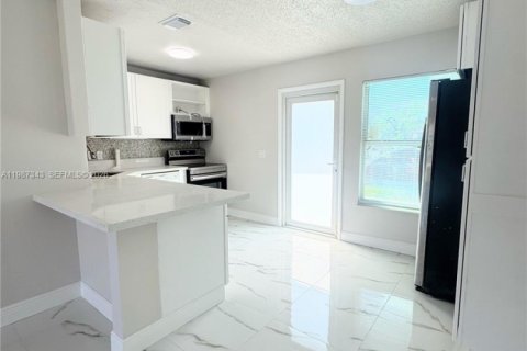 Casa en alquiler en North Lauderdale, Florida, 3 dormitorios, 88.91 m2 № 2051148 - foto 14