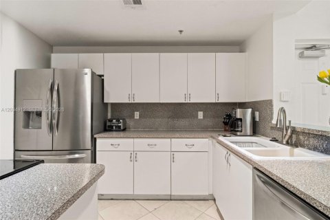 Купить кондоминиум в Дорал, Флорида 2 спальни, 103.59м2, № 2085828 - фото 4