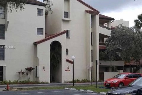 Copropriété à vendre à Miami, Floride: 2 chambres, 111.48 m2 № 1988910 - photo 1