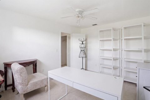 House in South Pasadena, Florida 3 bedrooms, 109.81 sq.m. № 2105104 - photo 10