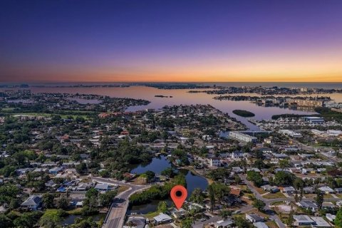 House in South Pasadena, Florida 3 bedrooms, 109.81 sq.m. № 2105104 - photo 24