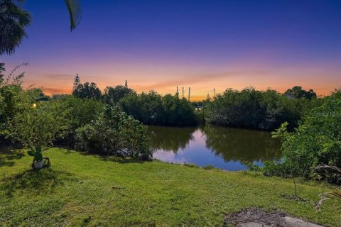 House in South Pasadena, Florida 3 bedrooms, 109.81 sq.m. № 2105104 - photo 30
