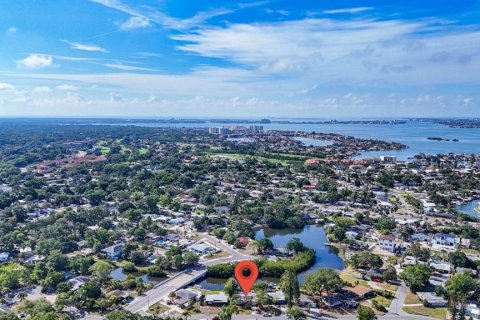 House in South Pasadena, Florida 3 bedrooms, 109.81 sq.m. № 2105104 - photo 26