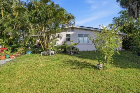 House in South Pasadena, Florida 3 bedrooms, 109.81 sq.m. № 2105104 - photo 20