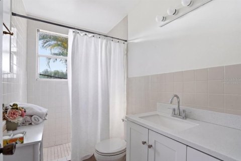 House in South Pasadena, Florida 3 bedrooms, 109.81 sq.m. № 2105104 - photo 11