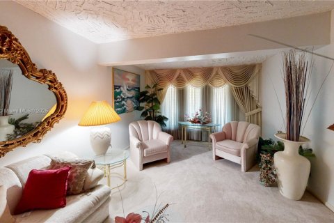 Villa ou maison à vendre à Miami, Floride: 4 chambres, 487.83 m2 № 1894228 - photo 10
