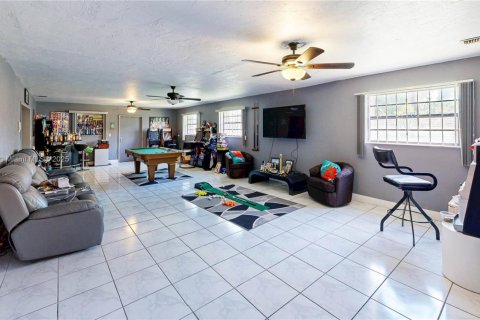 Villa ou maison à vendre à Miami, Floride: 4 chambres, 487.83 m2 № 1894228 - photo 21