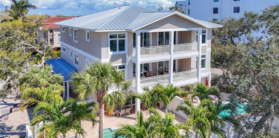 House in Sarasota, Florida 10 bedrooms, 655.15 sq.m. № 1778139