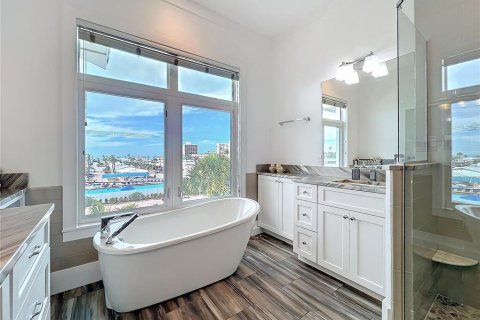 House in Sarasota, Florida 10 bedrooms, 655.15 sq.m. № 1778139 - photo 29