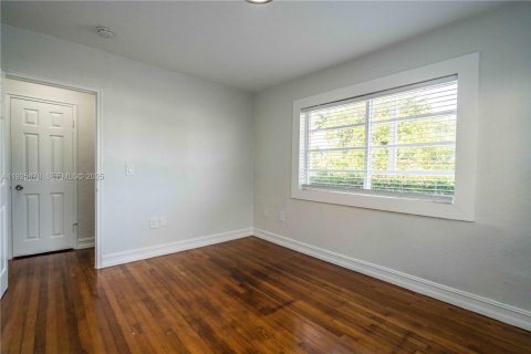 Снять в аренду квартиру в Майами-Бич, Флорида 2 спальни, 88.26м2, № 1984198 - фото 16