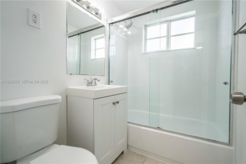 Снять в аренду квартиру в Майами-Бич, Флорида 2 спальни, 88.26м2, № 1984198 - фото 19