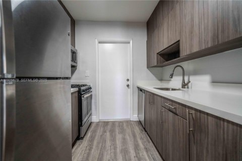 Снять в аренду квартиру в Майами-Бич, Флорида 2 спальни, 88.26м2, № 1984198 - фото 8