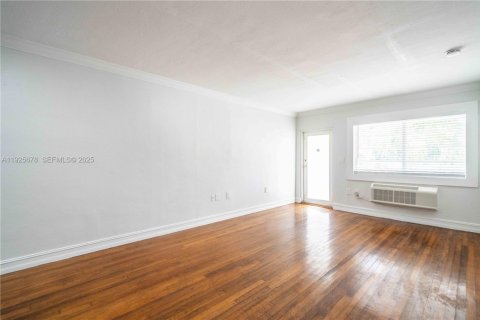 Снять в аренду квартиру в Майами-Бич, Флорида 2 спальни, 88.26м2, № 1984198 - фото 3