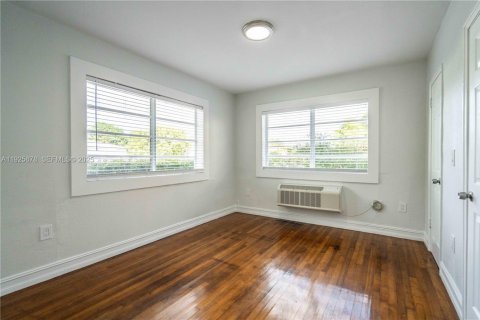 Снять в аренду квартиру в Майами-Бич, Флорида 2 спальни, 88.26м2, № 1984198 - фото 15