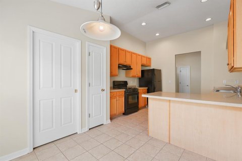 House in Fish Hawk, Florida 4 bedrooms, 156.26 sq.m. № 2258492 - photo 9