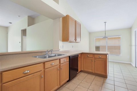 House in Fish Hawk, Florida 4 bedrooms, 156.26 sq.m. № 2258492 - photo 5