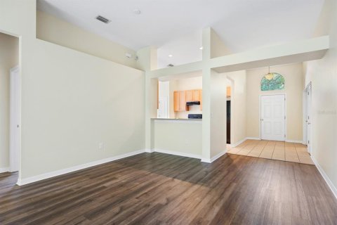 House in Fish Hawk, Florida 4 bedrooms, 156.26 sq.m. № 2258492 - photo 11