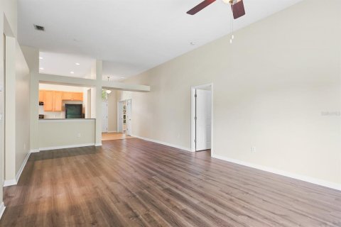 House in Fish Hawk, Florida 4 bedrooms, 156.26 sq.m. № 2258492 - photo 13