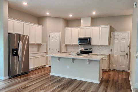 House in Winter Garden, Florida 4 bedrooms, 204.76 sq.m. № 2376755 - photo 2