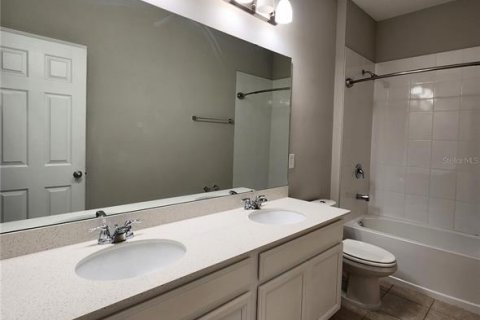 House in Winter Garden, Florida 4 bedrooms, 204.76 sq.m. № 2376755 - photo 18
