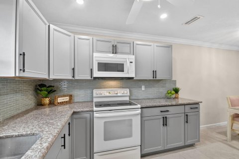 Condo in West Palm Beach, Florida, 2 bedrooms  № 2186586 - photo 9
