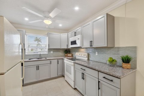 Condo in West Palm Beach, Florida, 2 bedrooms  № 2186586 - photo 8