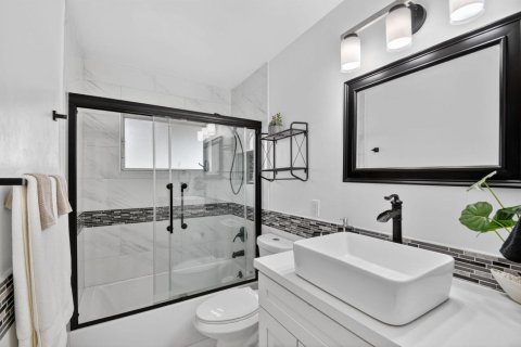 Condo in West Palm Beach, Florida, 2 bedrooms  № 2186586 - photo 12