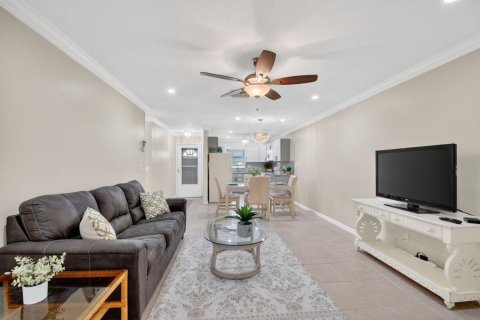 Condo in West Palm Beach, Florida, 2 bedrooms  № 2186586 - photo 5