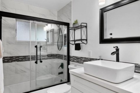 Condo in West Palm Beach, Florida, 2 bedrooms  № 2186586 - photo 11