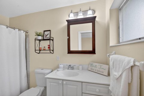 Condo in West Palm Beach, Florida, 2 bedrooms  № 2186586 - photo 19