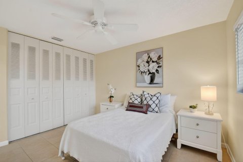 Condo in West Palm Beach, Florida, 2 bedrooms  № 2186586 - photo 13