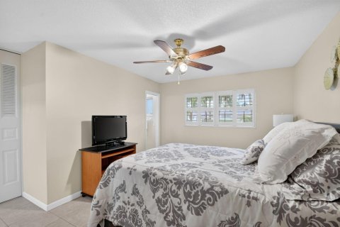 Condo in West Palm Beach, Florida, 2 bedrooms  № 2186586 - photo 16